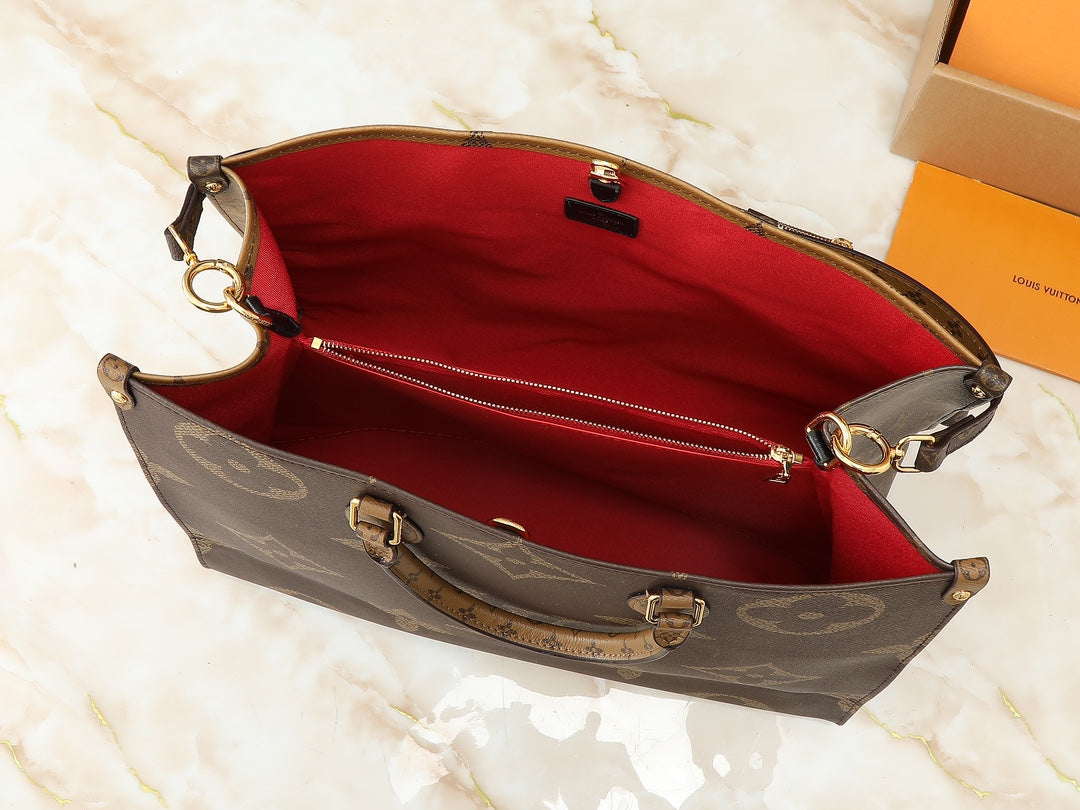 LOUIS VUITTON Reverse Monogram Giant Onthego Voyage