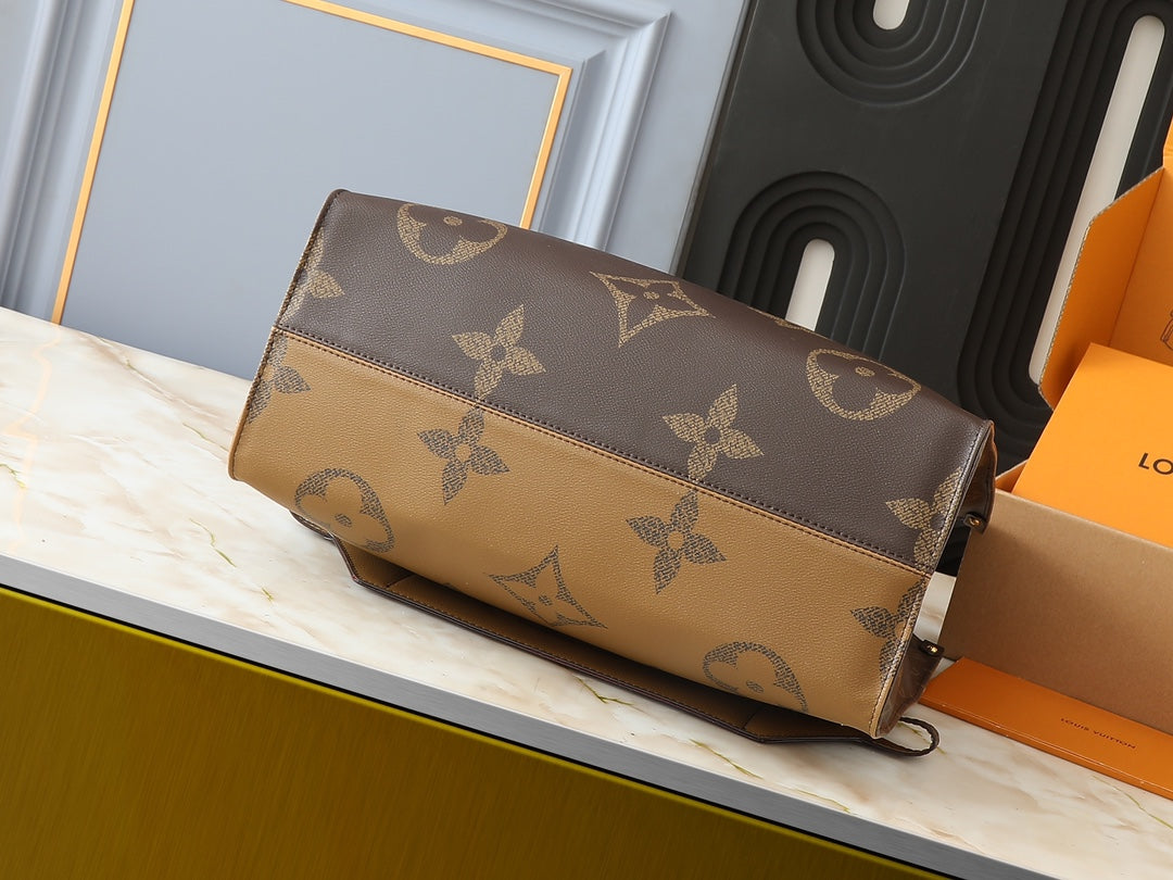 LOUIS VUITTON Reverse Monogram Giant Onthego Voyage