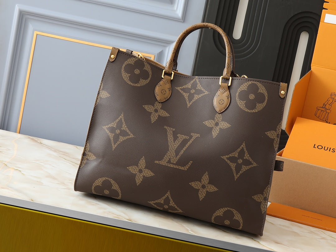 LOUIS VUITTON Reverse Monogram Giant Onthego Voyage