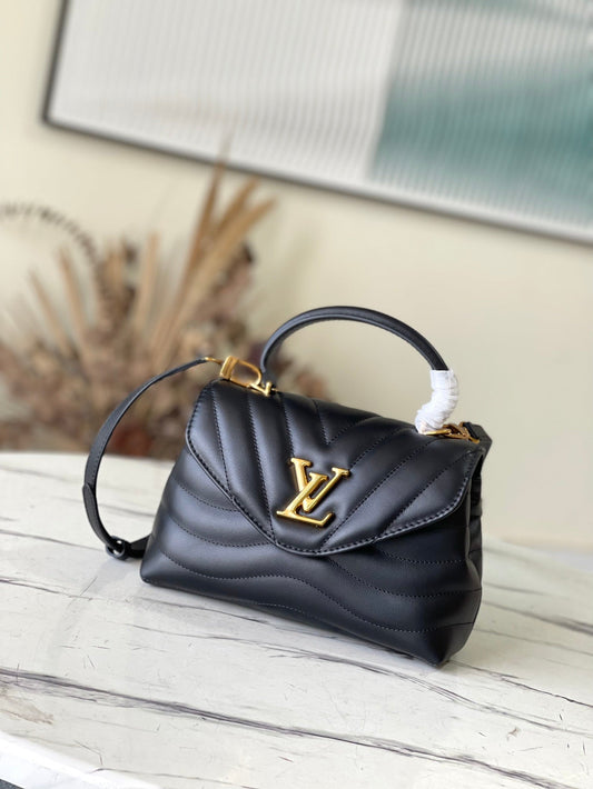 Louis Vuitton Hold Me Black Smooth Leather M21720 size 23x15x10 cm