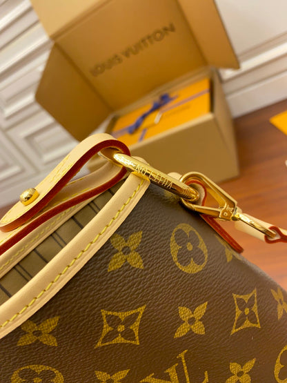 Louis Vuitton Graceful Leather Bag